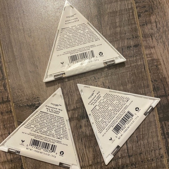 Wet N Wild Mega Glo Eyeshadows and Highlighter - Picture 2 of 2